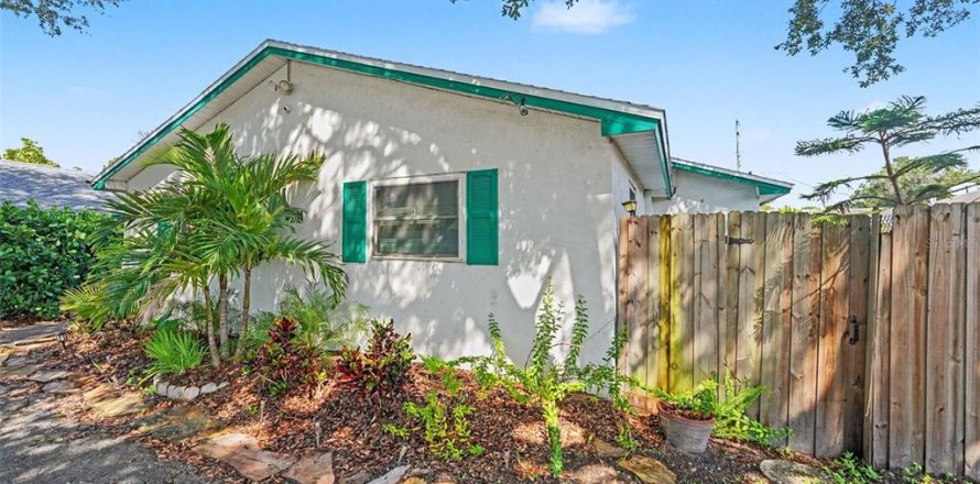 Dúplex en Pinellas Park, Florida 4 dormitorios, 156.08 m2 № 2420386