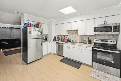Dúplex en venta en Pinellas Park, Florida, 4 dormitorios, 156.08 m2 № 2420386 - foto 4