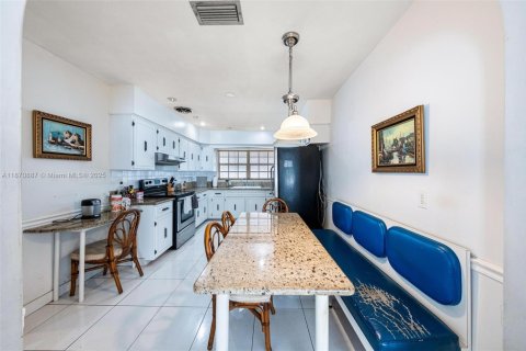 Купить виллу или дом в Майами, Флорида 4 спальни, 312.43м2, № 1978143 - фото 9