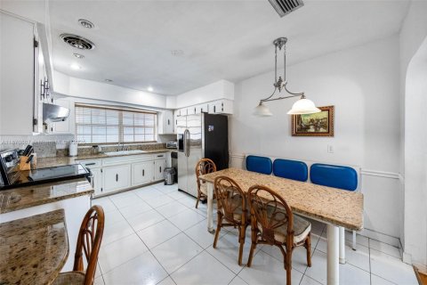 Купить виллу или дом в Майами, Флорида 4 спальни, 312.43м2, № 1978143 - фото 11