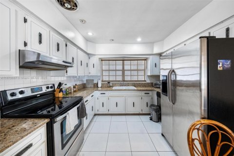 Купить виллу или дом в Майами, Флорида 4 спальни, 312.43м2, № 1978143 - фото 10