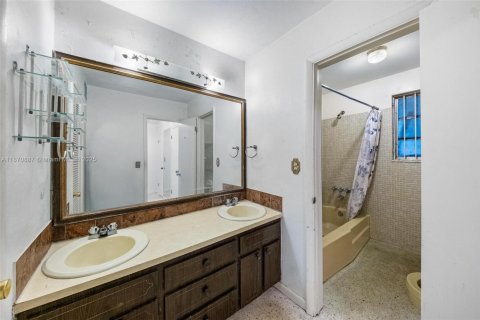 Купить виллу или дом в Майами, Флорида 4 спальни, 312.43м2, № 1978143 - фото 28