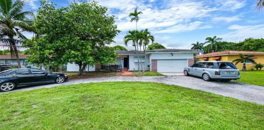 Дом в Майами, Флорида 4 спальни, 312.43м2 № 1978143