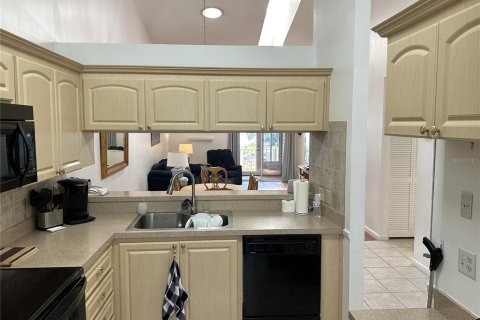 House in Tarpon Springs, Florida 2 bedrooms, 99.41 sq.m. № 2147509 - photo 10