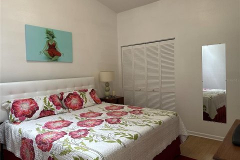 House in Tarpon Springs, Florida 2 bedrooms, 99.41 sq.m. № 2147509 - photo 25