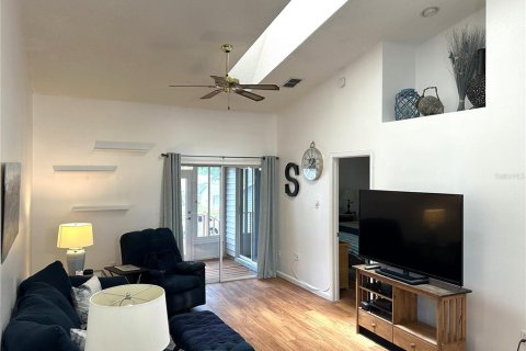 House in Tarpon Springs, Florida 2 bedrooms, 99.41 sq.m. № 2147509 - photo 8