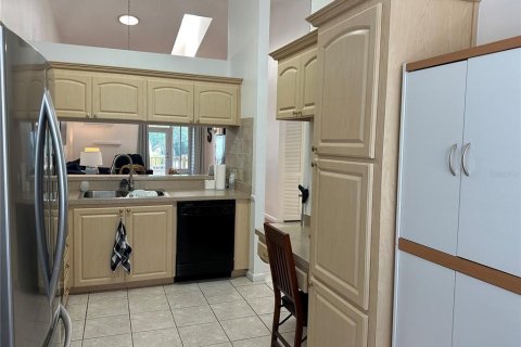 House in Tarpon Springs, Florida 2 bedrooms, 99.41 sq.m. № 2147509 - photo 13