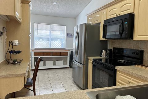 House in Tarpon Springs, Florida 2 bedrooms, 99.41 sq.m. № 2147509 - photo 11