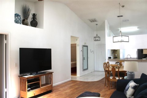 House in Tarpon Springs, Florida 2 bedrooms, 99.41 sq.m. № 2147509 - photo 5