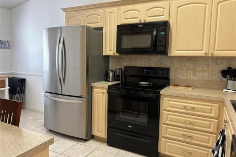 House in Tarpon Springs, Florida 2 bedrooms, 99.41 sq.m. № 2147509 - photo 12