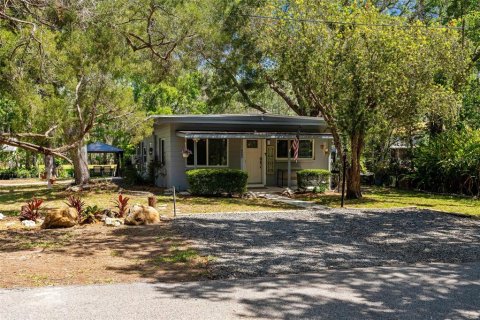 House in Weeki Wachee, Florida 2 bedrooms, 84.73 sq.m. № 1673220 - photo 2