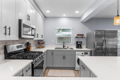 House in Weeki Wachee, Florida 2 bedrooms, 84.73 sq.m. № 1673220 - photo 23