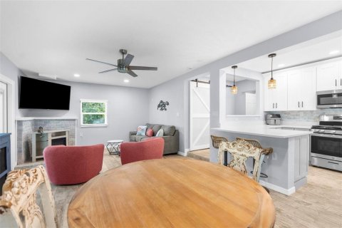 House in Weeki Wachee, Florida 2 bedrooms, 84.73 sq.m. № 1673220 - photo 4