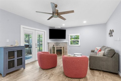 House in Weeki Wachee, Florida 2 bedrooms, 84.73 sq.m. № 1673220 - photo 12
