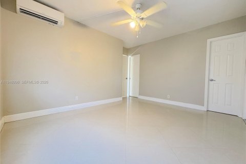 Снять в аренду квартиру в Форт-Лодердейл, Флорида 1 спальня, 55.74м2, № 2004837 - фото 4