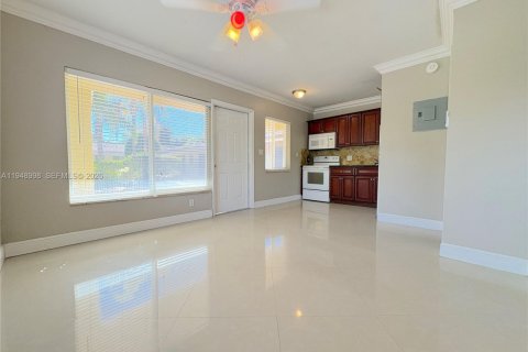 Снять в аренду квартиру в Форт-Лодердейл, Флорида 1 спальня, 55.74м2, № 2004837 - фото 2