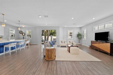 House in Tampa, Florida 4 bedrooms, 287.44 sq.m. № 1856634 - photo 4