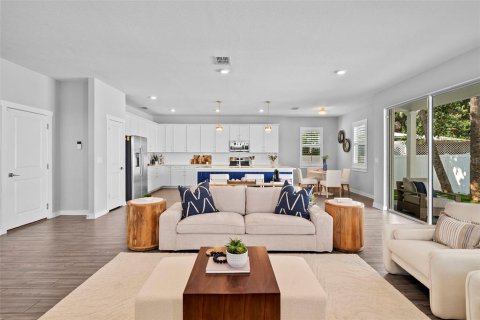 House in Tampa, Florida 4 bedrooms, 287.44 sq.m. № 1856634 - photo 8