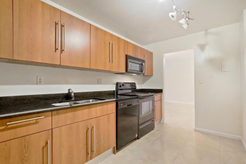Купить кондоминиум в Холливуд, Флорида 3 комнаты, 82.03м2, № 2250311 - фото 10