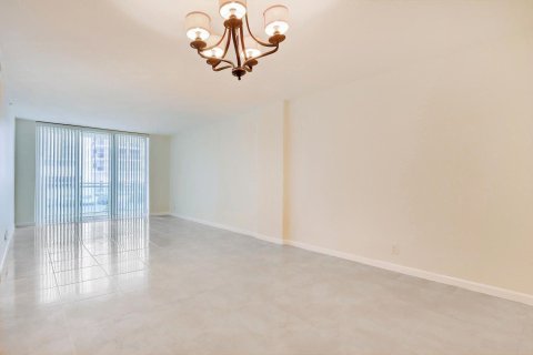 Купить кондоминиум в Холливуд, Флорида 3 комнаты, 82.03м2, № 2250311 - фото 3