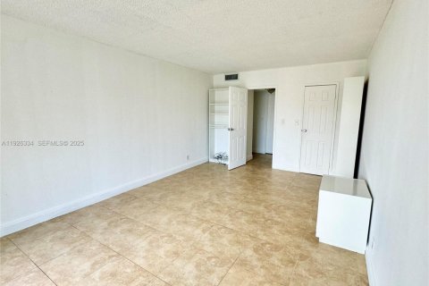 Copropriété à louer à Hallandale Beach, Floride: 1 chambre, 76.18 m2 № 1987401 - photo 5