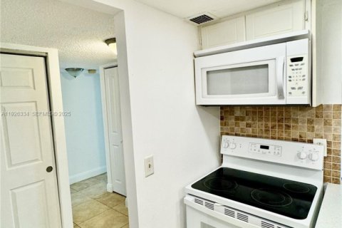 Copropriété à louer à Hallandale Beach, Floride: 1 chambre, 76.18 m2 № 1987401 - photo 7