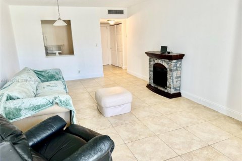 Copropriété à louer à Hallandale Beach, Floride: 1 chambre, 76.18 m2 № 1987401 - photo 8