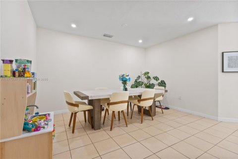 Townhouse in Miami, Florida 3 bedrooms, 188.31 sq.m. № 1920681 - photo 7