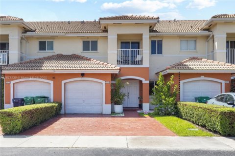 Townhouse in Miami, Florida 3 bedrooms, 188.31 sq.m. № 1920681 - photo 2