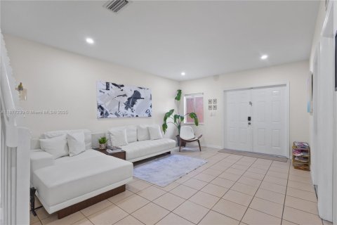 Townhouse in Miami, Florida 3 bedrooms, 188.31 sq.m. № 1920681 - photo 6