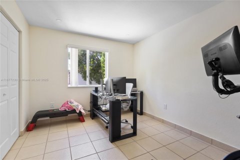 Townhouse in Miami, Florida 3 bedrooms, 188.31 sq.m. № 1920681 - photo 28