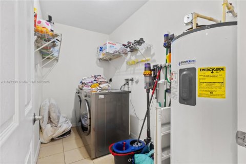 Townhouse in Miami, Florida 3 bedrooms, 188.31 sq.m. № 1920681 - photo 29