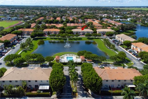 Townhouse in Miami, Florida 3 bedrooms, 188.31 sq.m. № 1920681 - photo 3