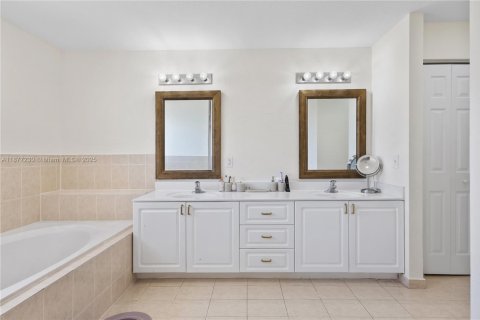 Townhouse in Miami, Florida 3 bedrooms, 188.31 sq.m. № 1920681 - photo 22