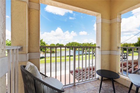 Townhouse in Miami, Florida 3 bedrooms, 188.31 sq.m. № 1920681 - photo 18