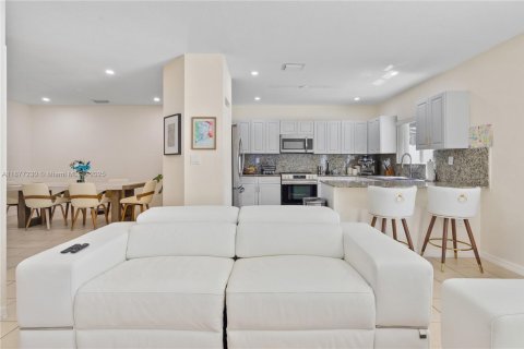 Townhouse in Miami, Florida 3 bedrooms, 188.31 sq.m. № 1920681 - photo 9