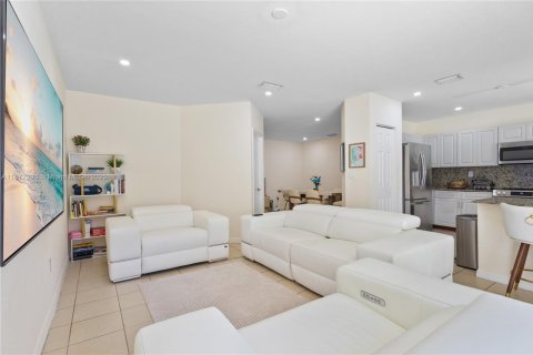 Townhouse in Miami, Florida 3 bedrooms, 188.31 sq.m. № 1920681 - photo 8