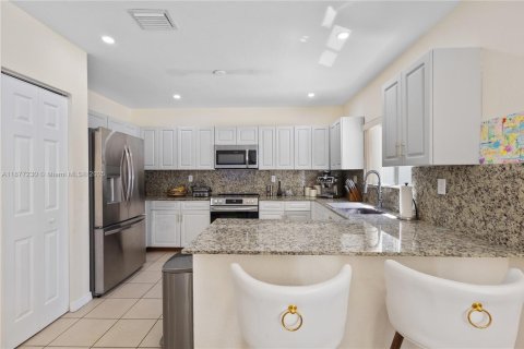 Townhouse in Miami, Florida 3 bedrooms, 188.31 sq.m. № 1920681 - photo 11