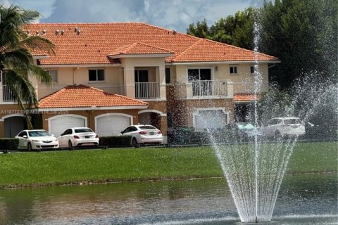 Townhouse in Miami, Florida 3 bedrooms, 188.31 sq.m. № 1920681 - photo 1