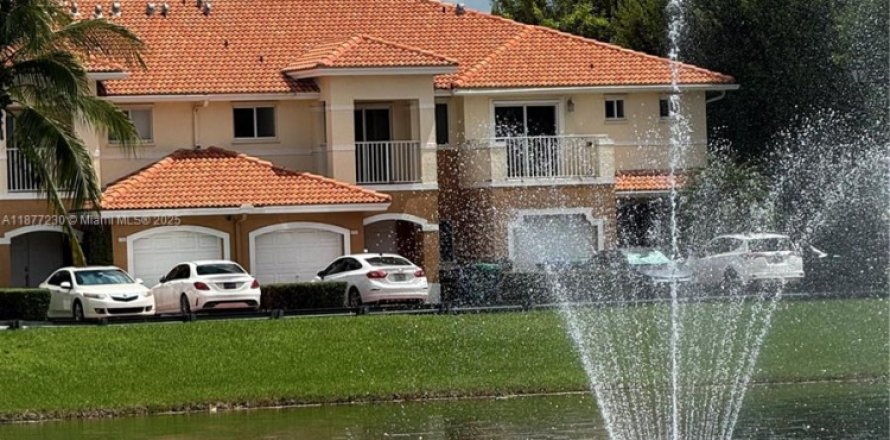 Townhouse in Miami, Florida 3 bedrooms, 188.31 sq.m. № 1920681