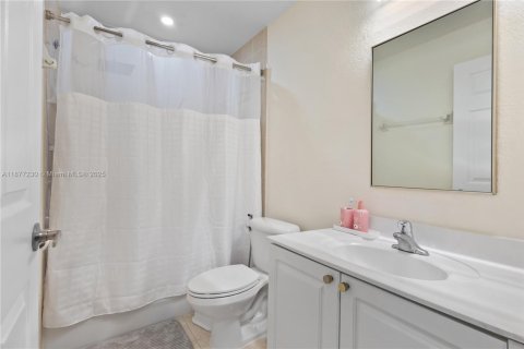 Townhouse in Miami, Florida 3 bedrooms, 188.31 sq.m. № 1920681 - photo 27