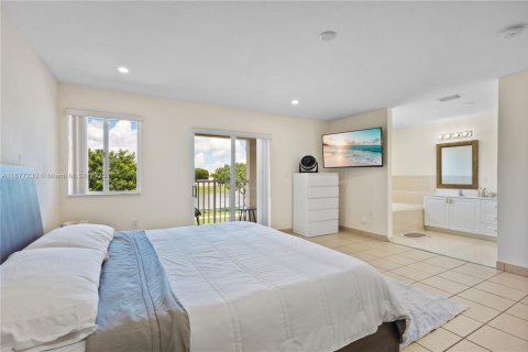 Townhouse in Miami, Florida 3 bedrooms, 188.31 sq.m. № 1920681 - photo 19