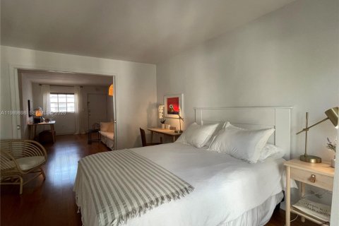 Condo in Miami Beach, Florida, 1 bedroom  № 2057676 - photo 14