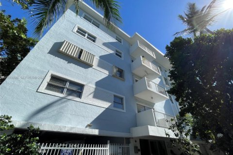 Condo in Miami Beach, Florida, 1 bedroom  № 2057676 - photo 21