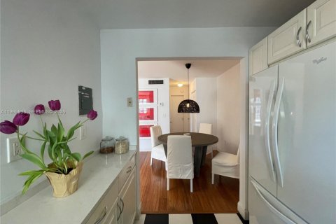 Condo in Miami Beach, Florida, 1 bedroom  № 2057676 - photo 6