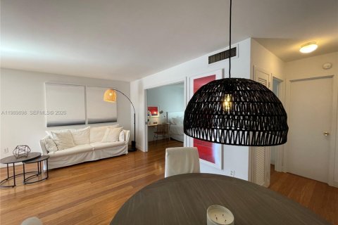 Condo in Miami Beach, Florida, 1 bedroom  № 2057676 - photo 5
