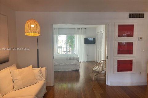 Condo in Miami Beach, Florida, 1 bedroom  № 2057676 - photo 11
