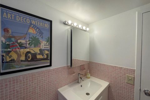 Condo in Miami Beach, Florida, 1 bedroom  № 2057676 - photo 16