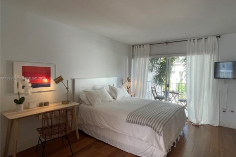 Condo in Miami Beach, Florida, 1 bedroom  № 2057676 - photo 12