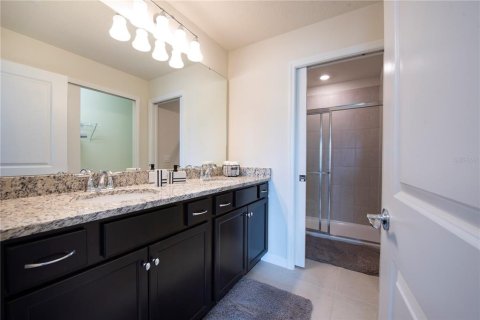 Townhouse in Davenport, Florida 5 bedrooms, 213.02 sq.m. № 2166146 - photo 29